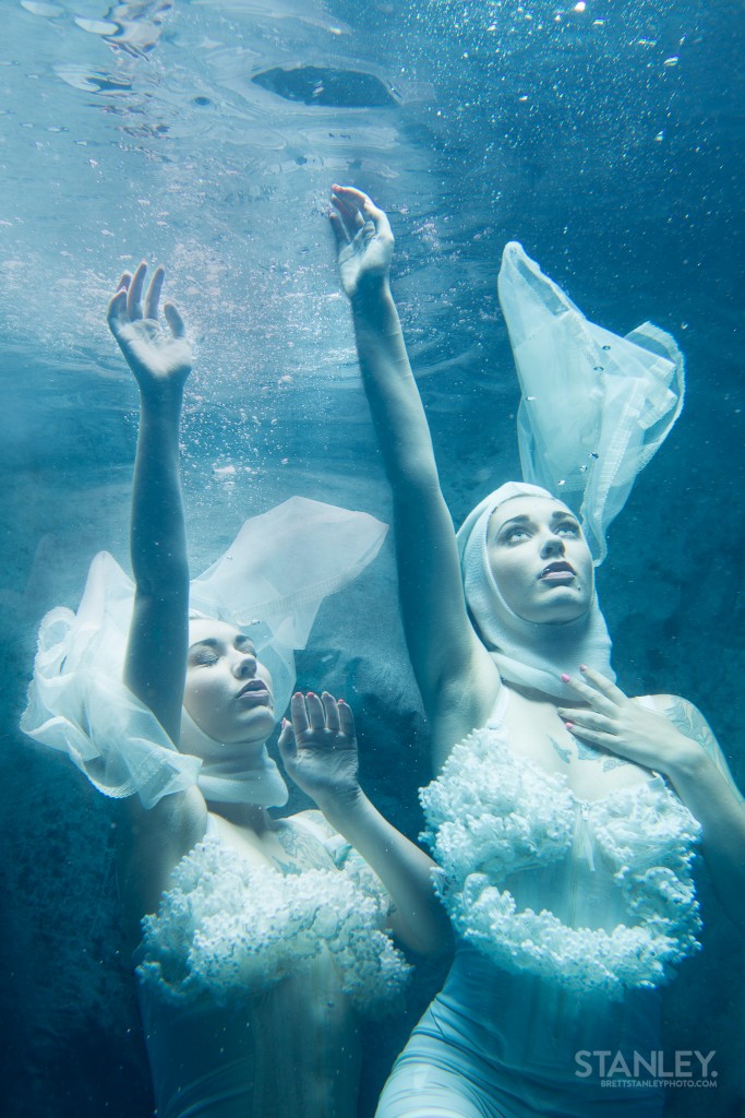 Underwater Fashion Editorial (1)