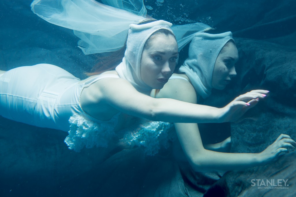 Underwater Fashion Editorial (3)