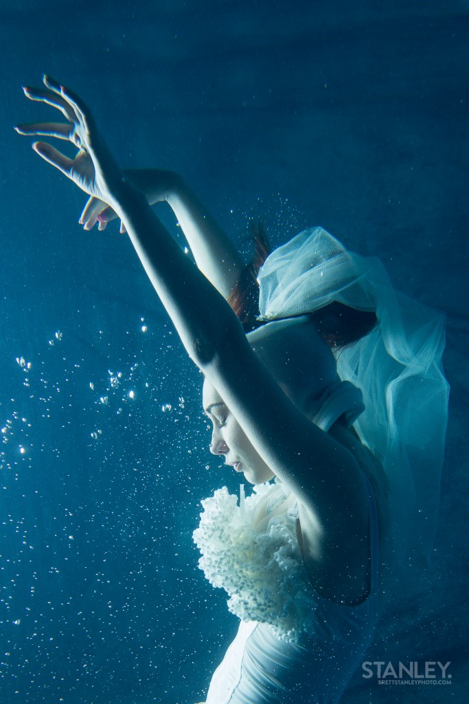 Underwater Fashion Editorial (4)