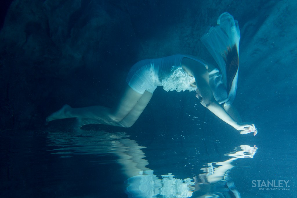 Underwater Fashion Editorial (5)