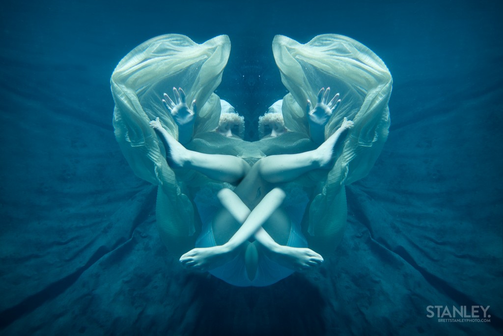 Underwater Fashion Editorial (6)