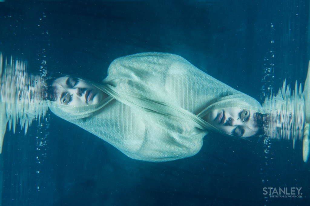 Underwater Fashion Editorial (7)