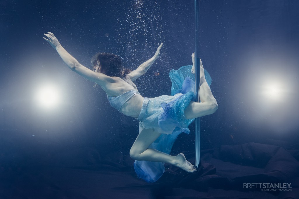 Amazing pole dancer underwater - Karry Summers